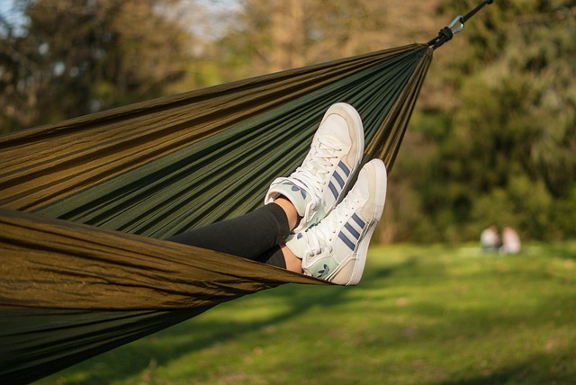 Stijlvol stappen: de laatste trends in dames sneakers